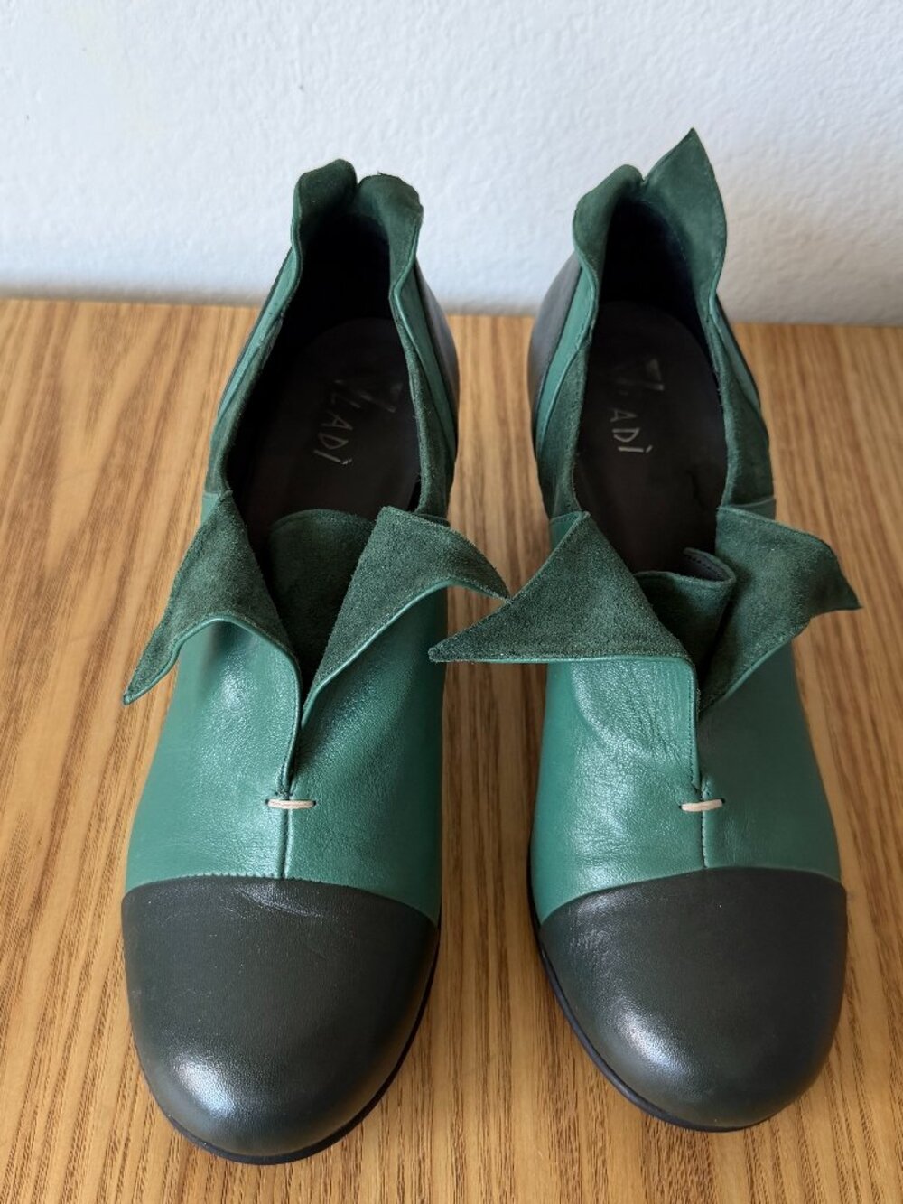 Vladi Shoes Made in Italy Size 37 Color block Leather Kitten Heel